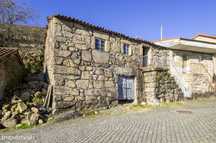 Moradia para restauro em Cabril, Montalegre