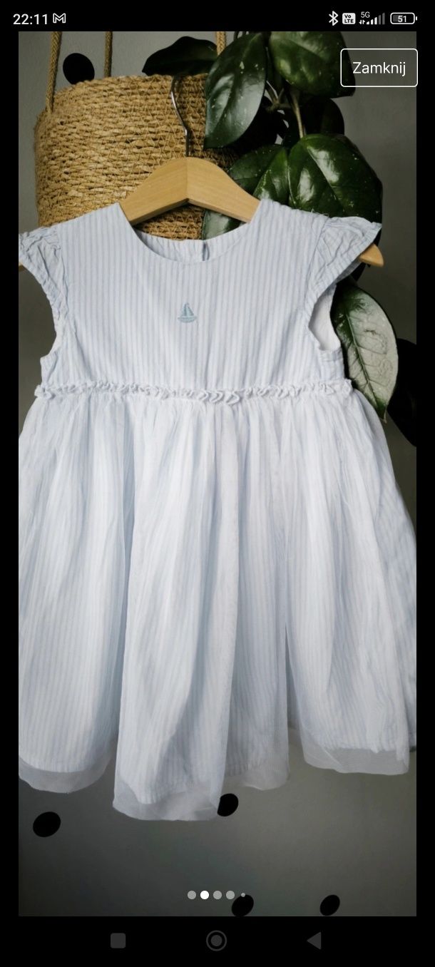 Krótka sukienka z krótkim rękawem w paski tiul