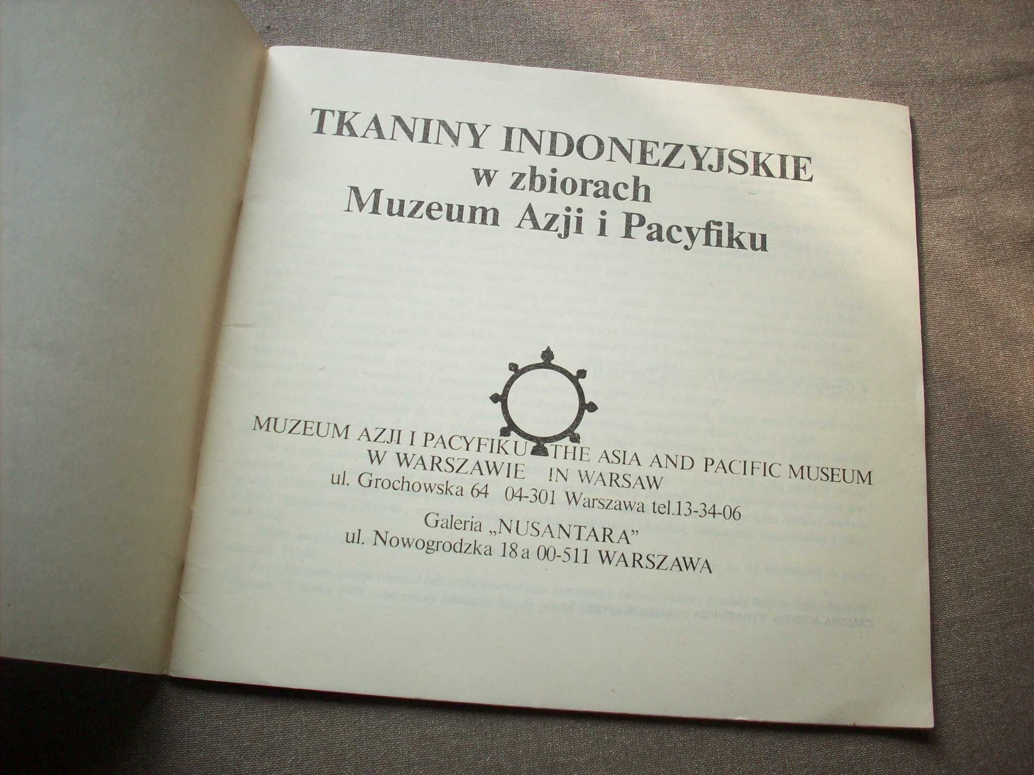 Tkaniny indonezyjskie w zbiorach Muzeum Azji i Pacyfiku.