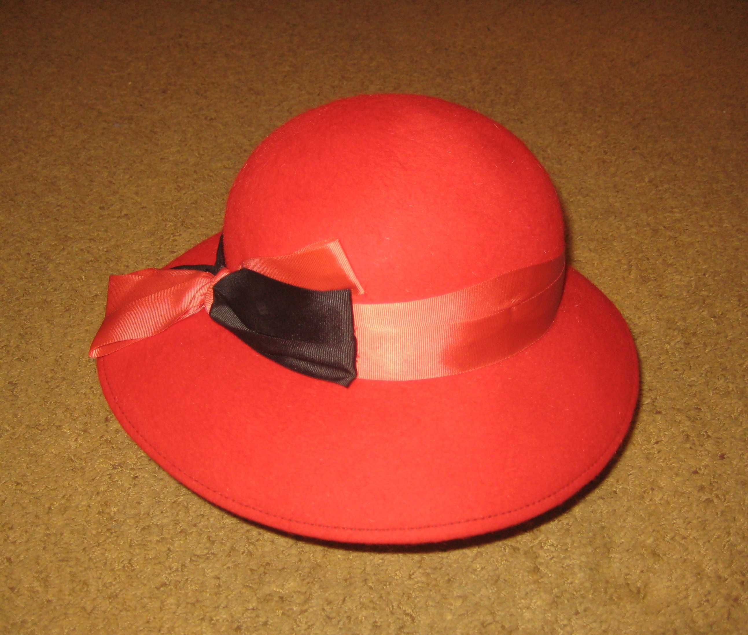 Женская фетровая шляпа красного цвета. Размер 57-58.