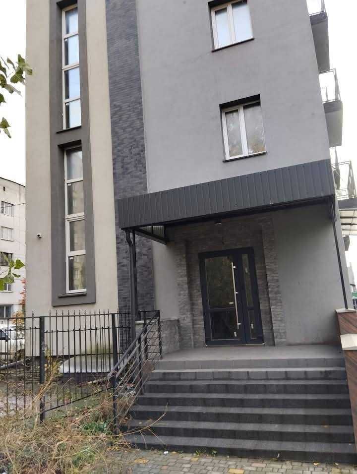 Продається    1 км квартира на Бродівській з ремонтом в новобудові
