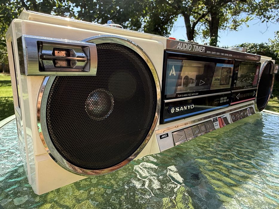 Продам магнитолу SANYO M W790K