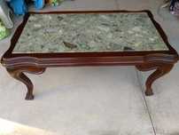mesa pequena sala com tampo de pedra