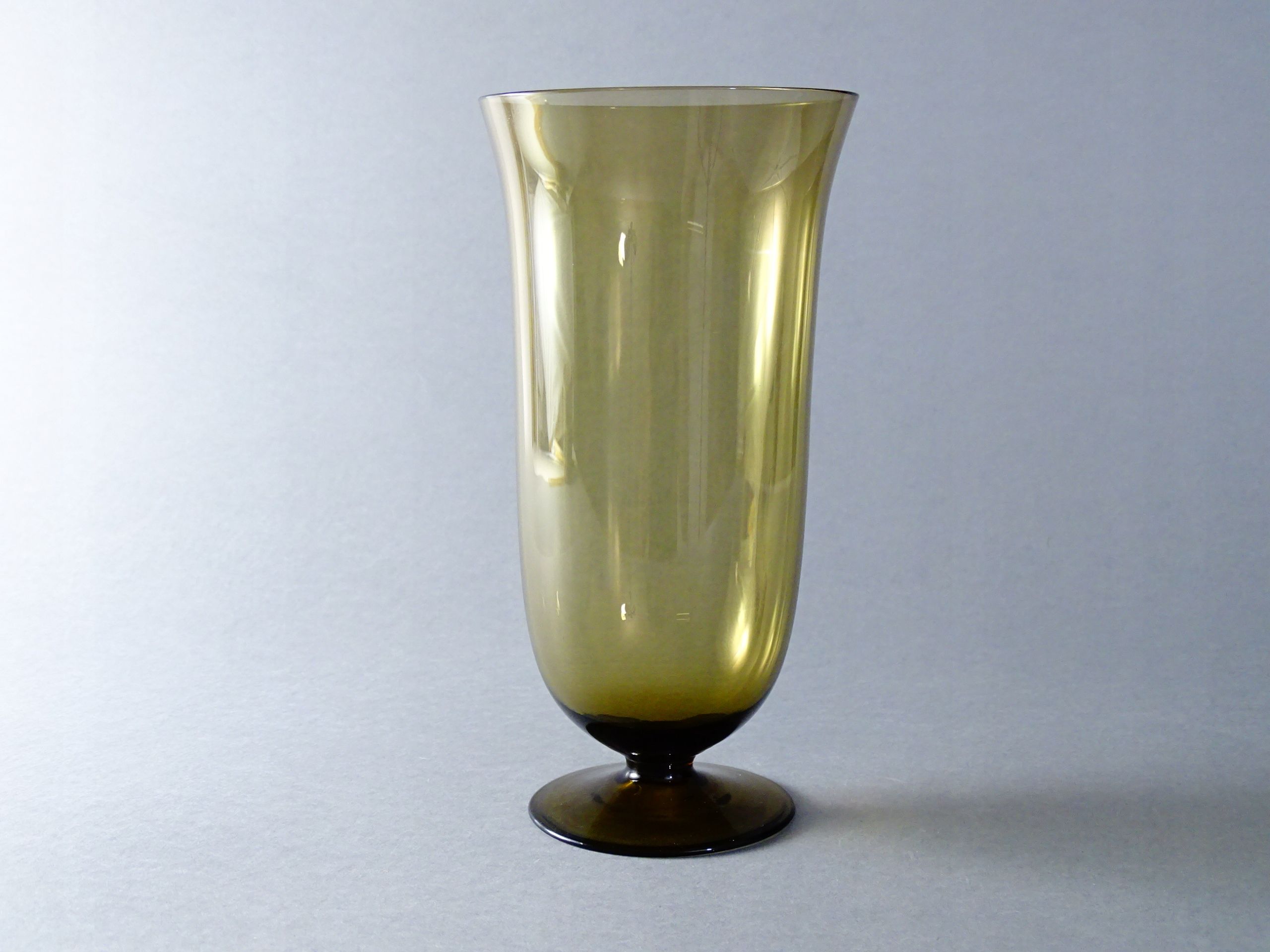 lata 50 piękny wazon z dymionego szkła