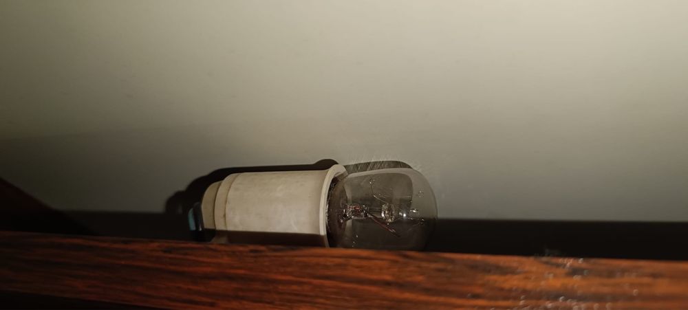 Movel Estante em madeira com portas