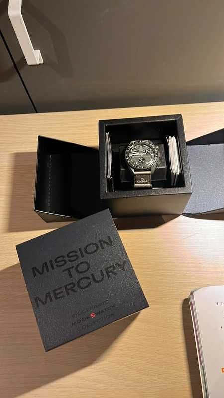 Ekskluzywny SO33A100 Omega x Swatch Merkury：Bioceramika i Merkury