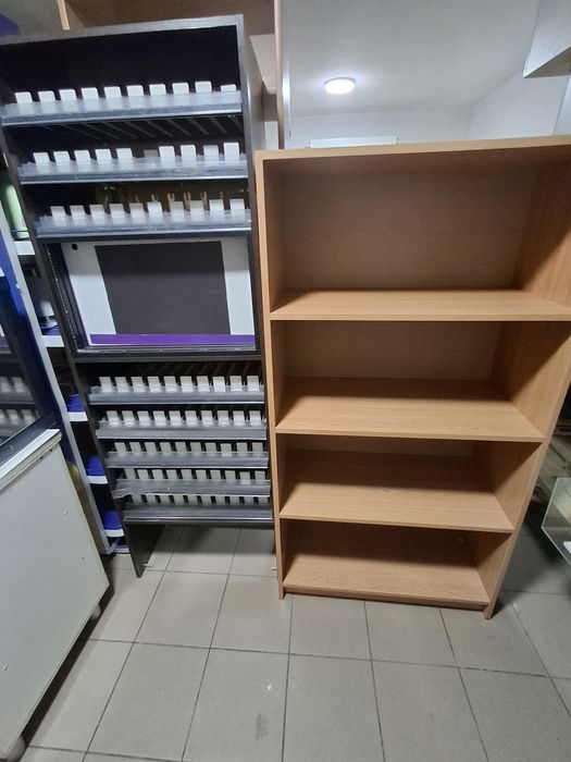 Полки з ДСП.Стелажі