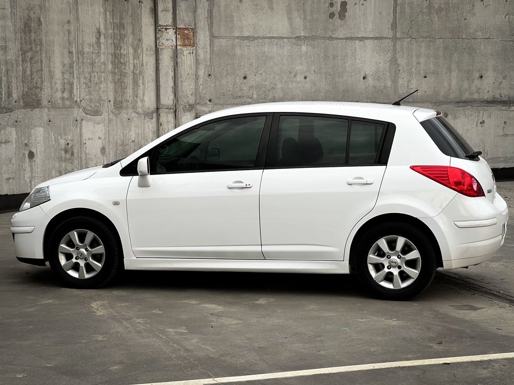 Nissan TIIDA 2012