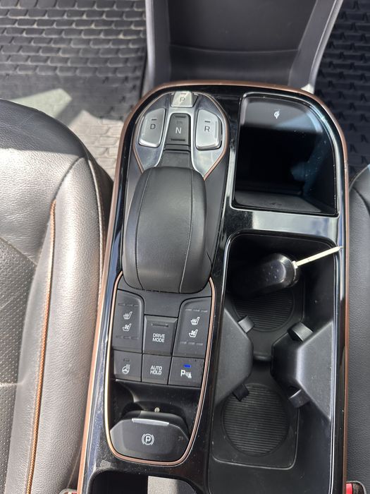 Hyundai Ionic 2017 в максимальній комплектації