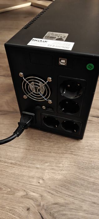 UPS Phasak 1500VA 900W