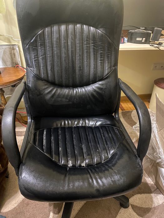 Компʼютерне крісло