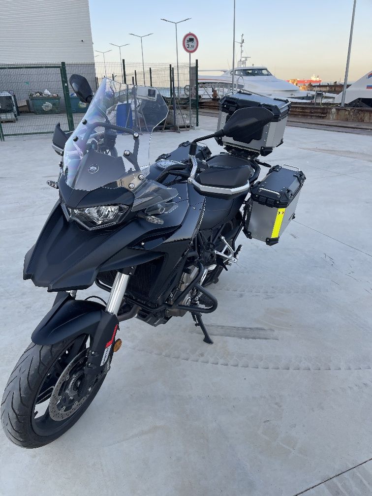 QjMotor SRT 700 de 2025