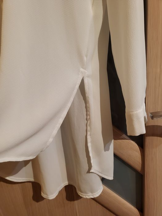 Biała koszula asymetryczna