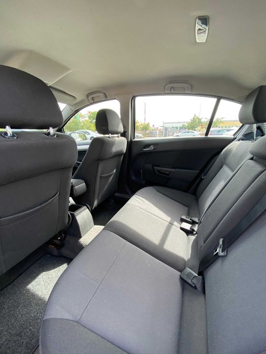 Opel Astra H 2008r Sedan, 1.6 Benzyna