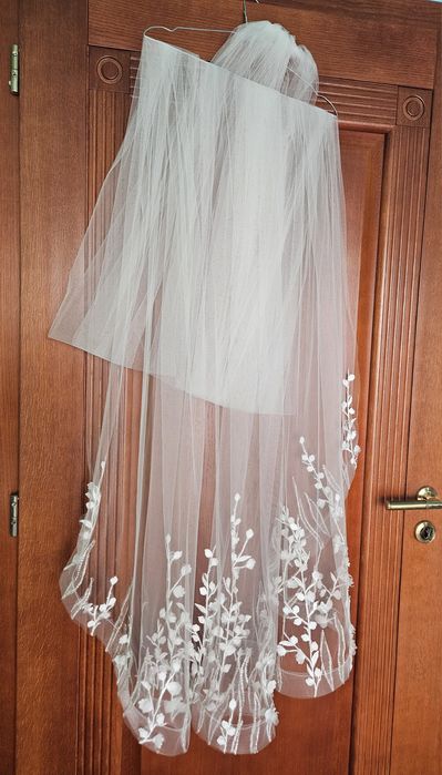 Suknia ślubna dekolt V wyszywana kwiaty talia + długi welon  Michalak