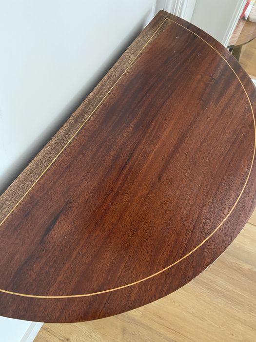 Mesinha de apoio meia lua