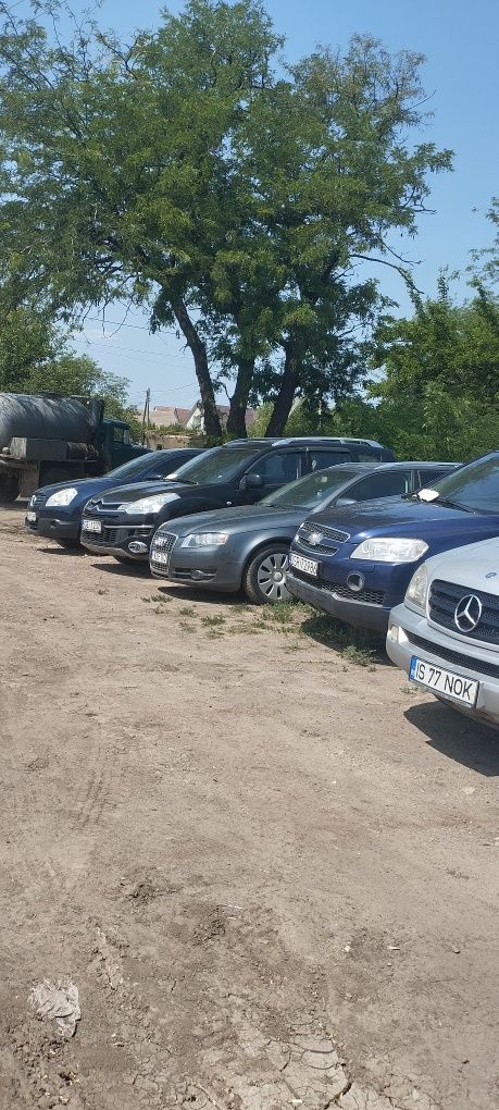 Сітроєні С крос і багато інших