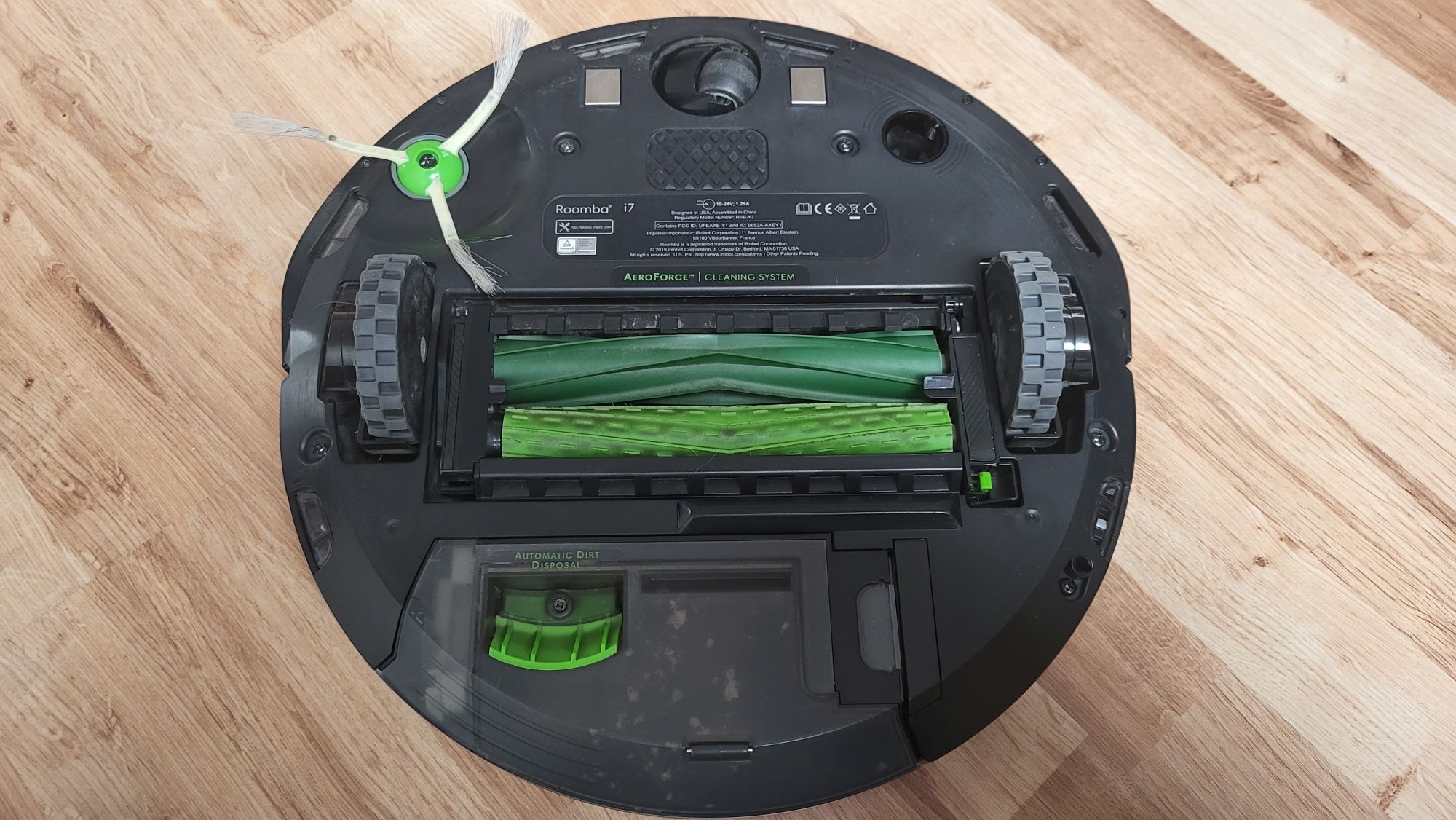 irobot i7+ Roomba ze stacją i filtrami robot sprzątająxy odkurzacz