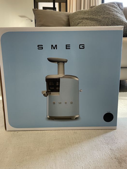 Соковижималка Smeg блакитного кольору нова