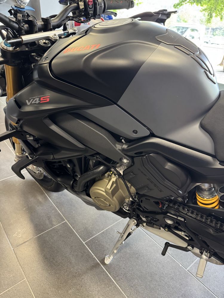 Ducati Streetfighter V4s