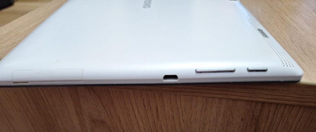 TABLET LENOVO TB2-X30L 1/16 GB Uszkodzony