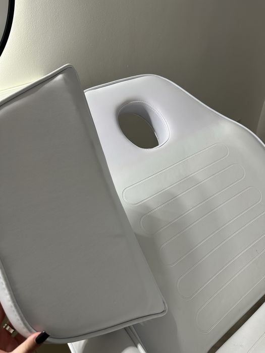 Косметологічна кушетка лежак для масажу та СПА процедур