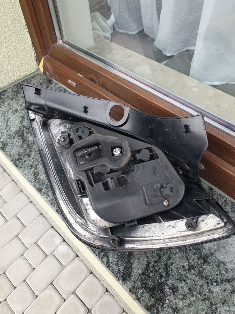 Lampa lewa tylna Opel Astra H Hatchback