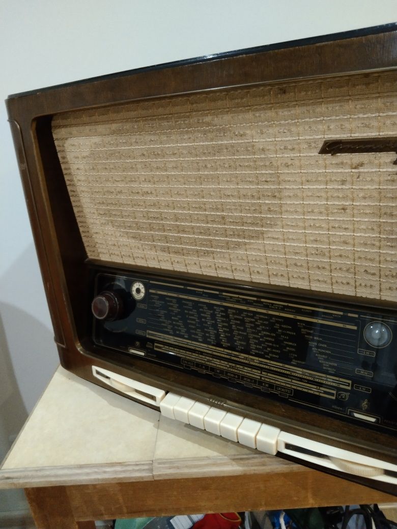 Mam do sprzedania radio Grundig stan dobry radio gra