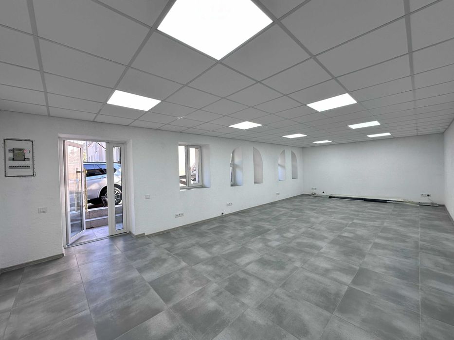 Продаж приміщення 1 поверх центр