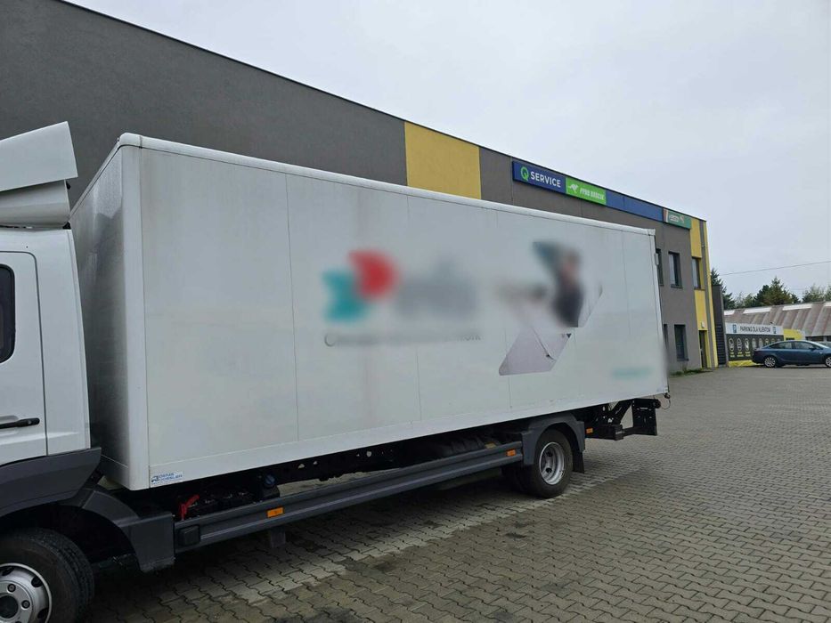 Zabudowa kontener z windą PALFINGER  Atego Man Iveco