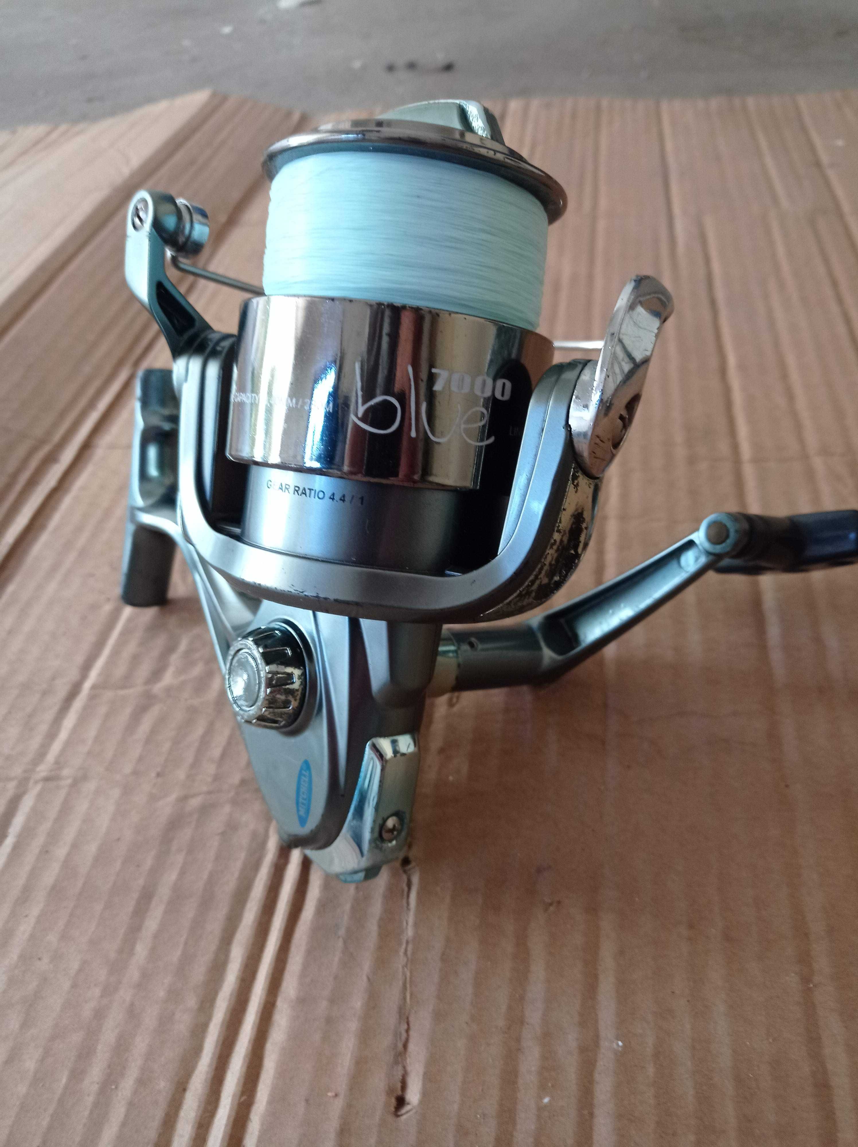 2 Carretos de pesca Mitchell blue 7000 e Abu Garcia Cardinal 54FD