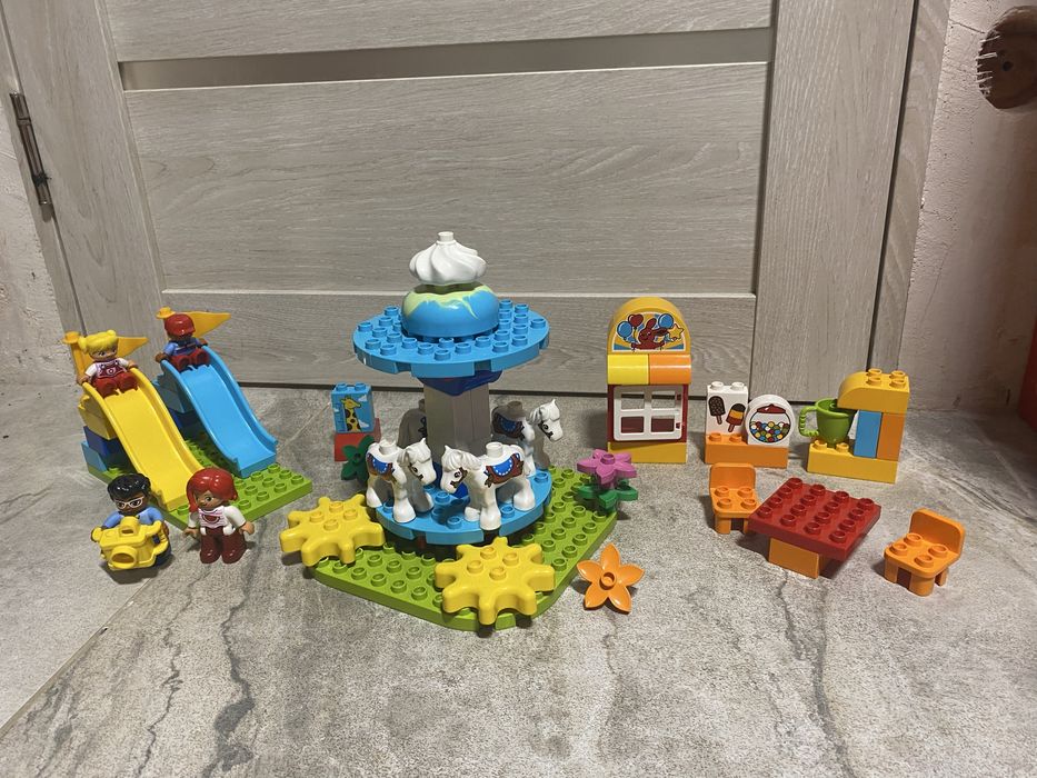Конструктор лего дупло Семейный парк аттракционов