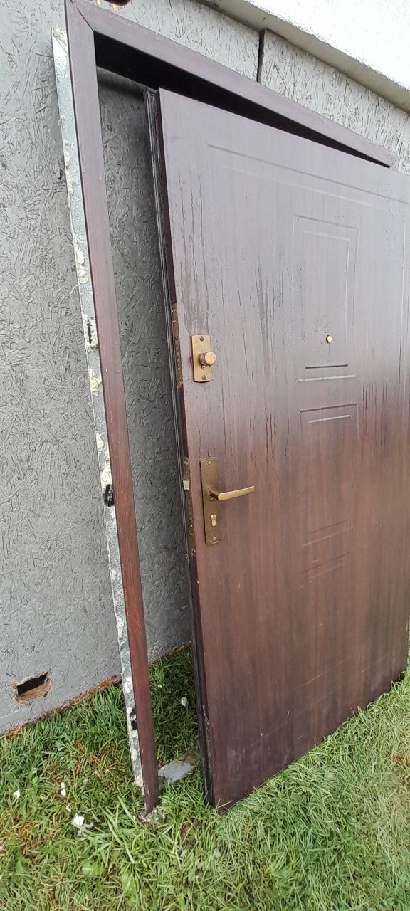 Drzwi stalowe wikęd wzmacniane lewe brąz otwieranie na zewnątrz 100
