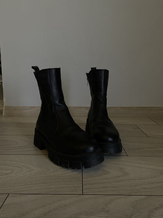 Стильні утеплені ботінки