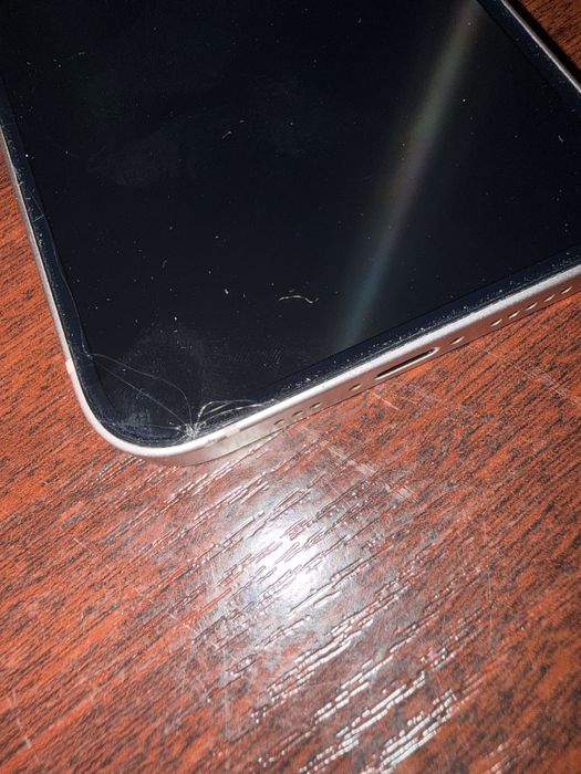 Iphone 13, 256 гб, б/у, тріснутий трохи екран, предоплата