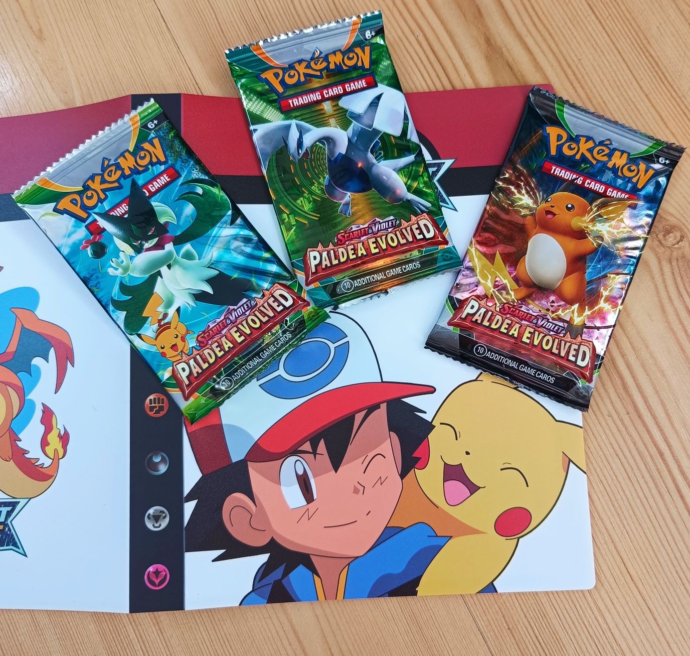 Zestaw Album A5 i 3 x saszetka pokemon