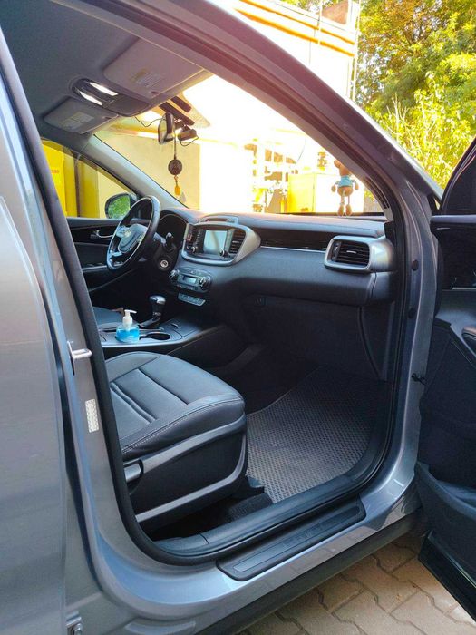 Машина Kia Sorento CRDI 2.4L 2019 года 42500 Км Идеал