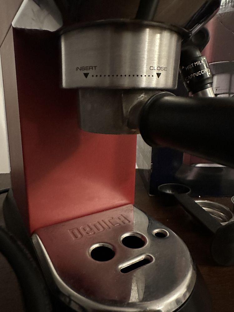 Ekspres kolbowy DeLonghi EC685.R