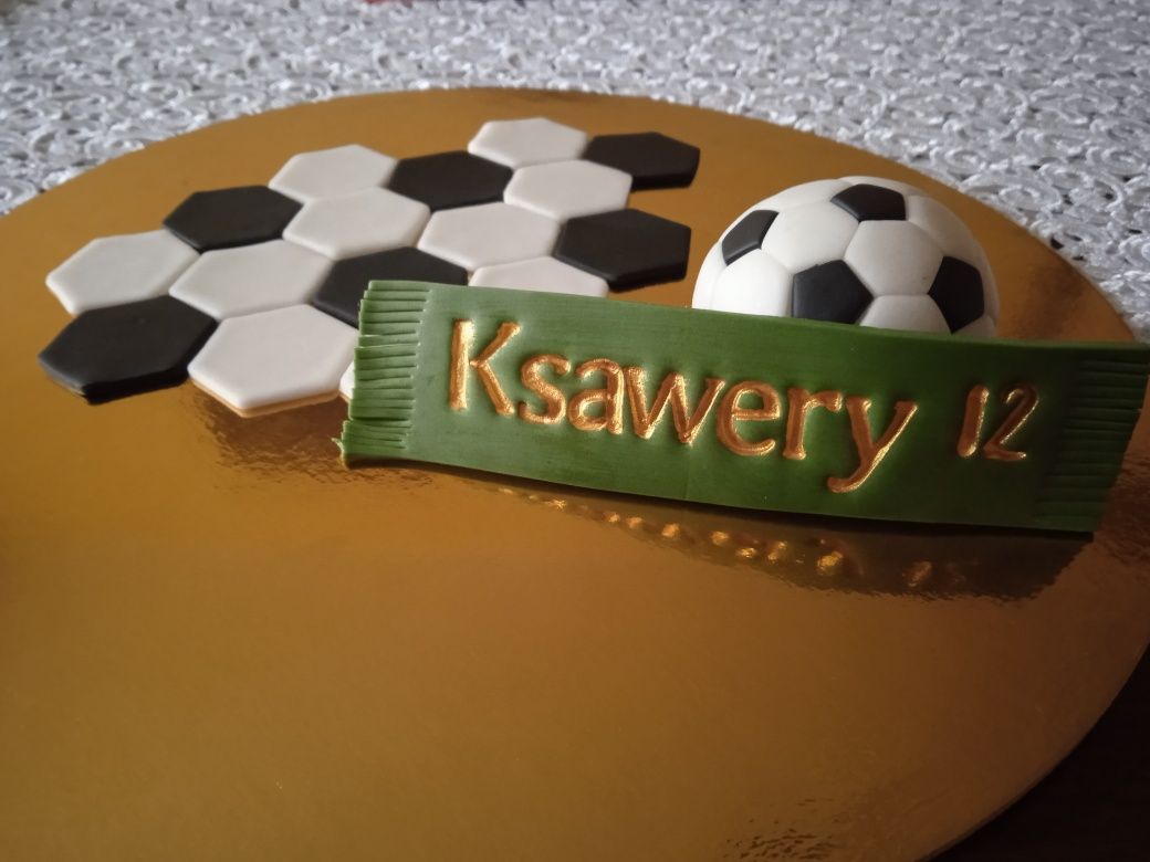 Zestaw ozdób na tort z masy cukrowej piłka nożna