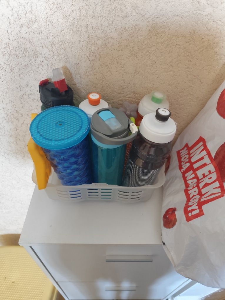 Oddam bidony i szejkery