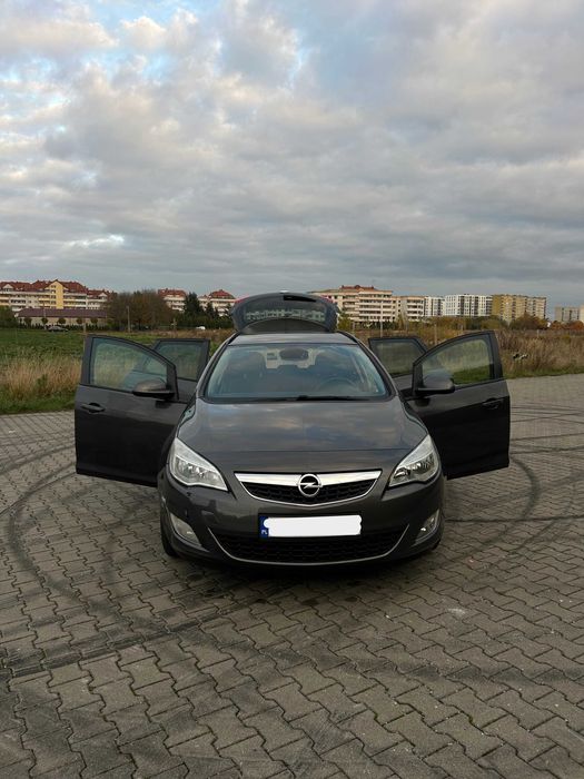 Opel Astra 1.4 Turbo 140 KM Sports Tourer Kombi