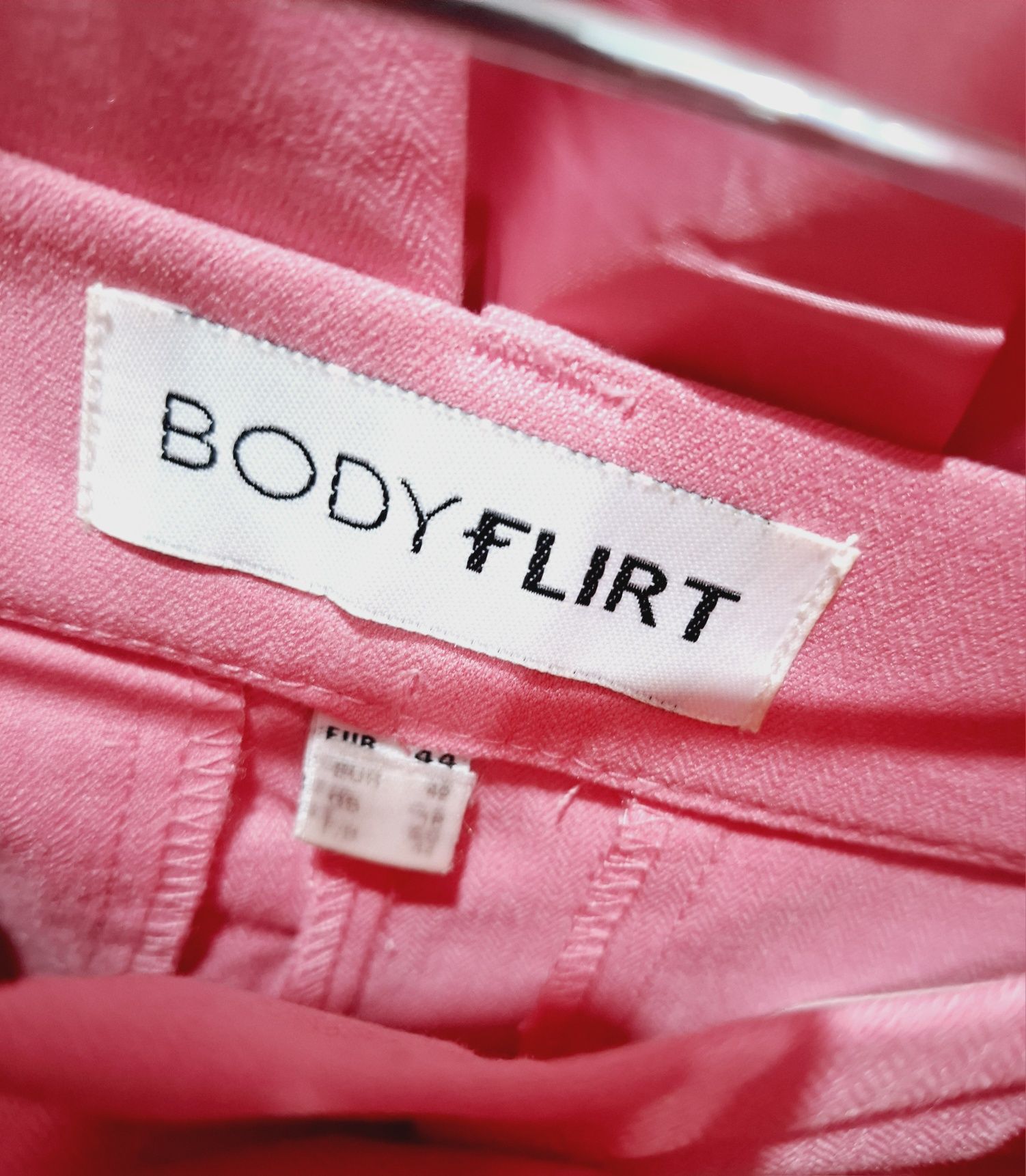 Cukierkowy garnitur damski marynarka spodnie roz bodyflirt 44 46