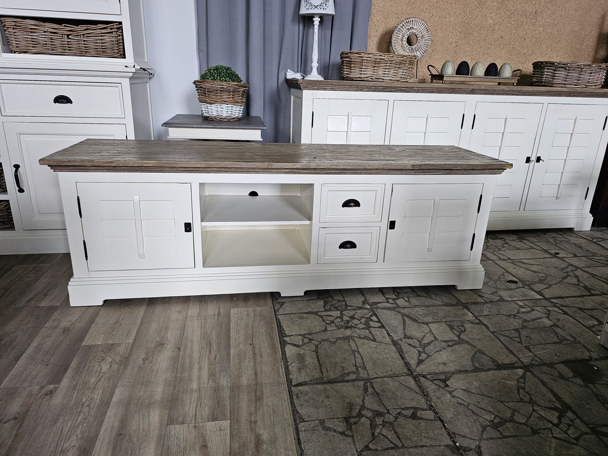 Komoda RTV w stylu prowansalskim