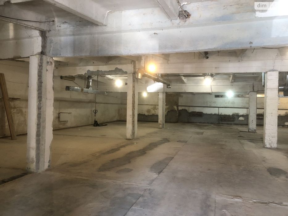 Оренда складу поруч з ринком на Дубово, рампа
