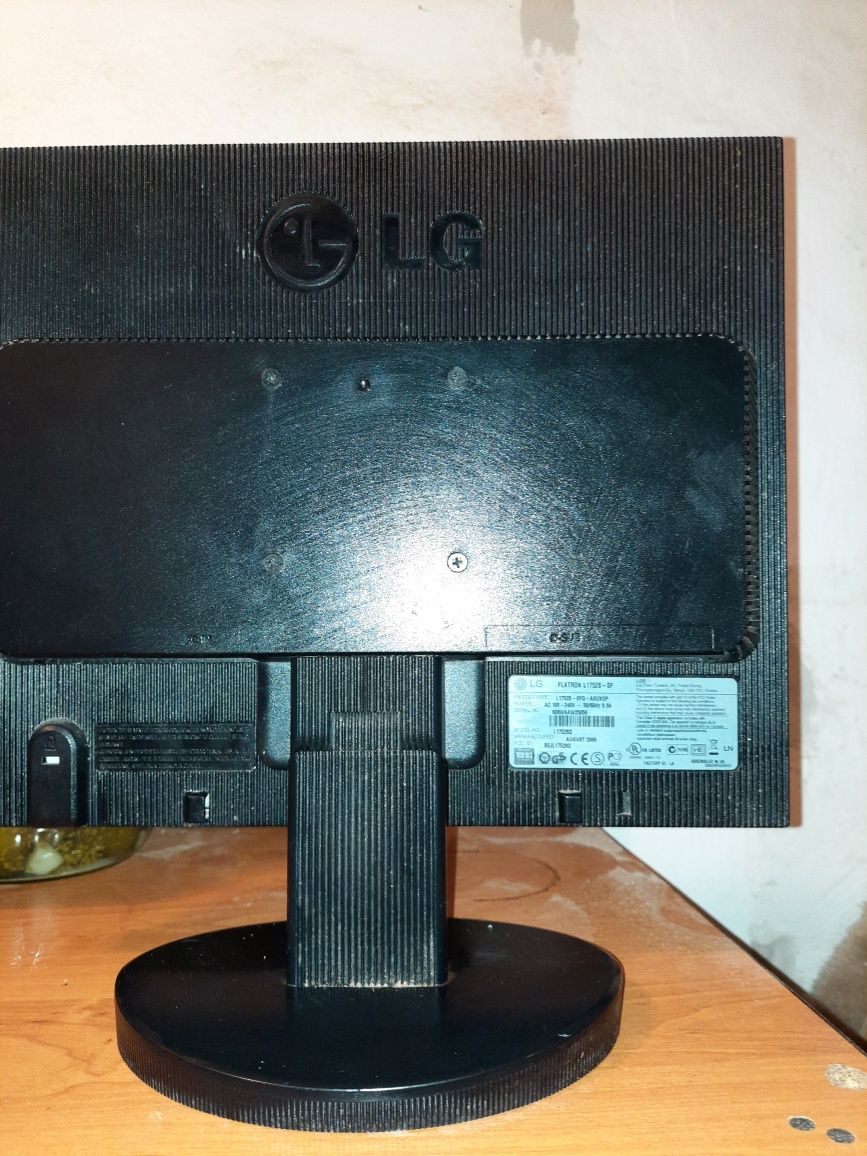 Monitor LG L1752SQ