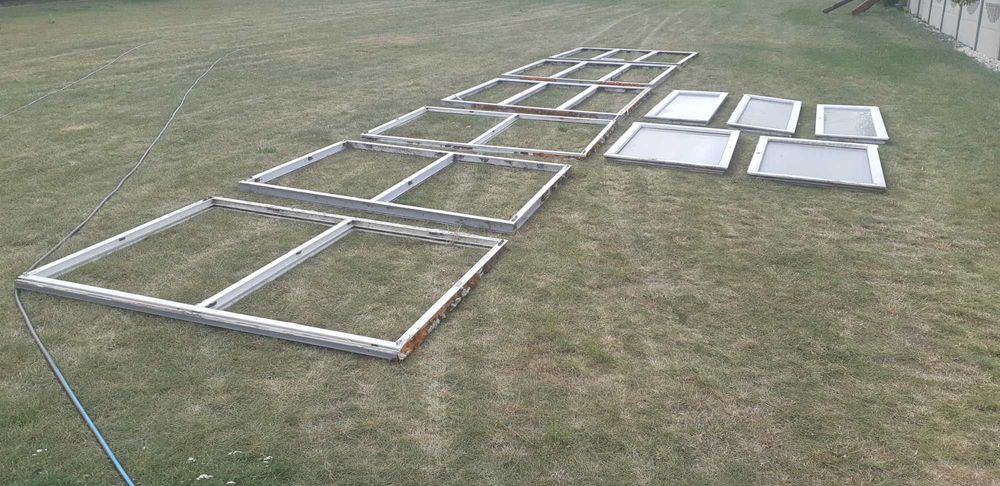 6 x okna ścienne w dwóch różnych rozmiarach