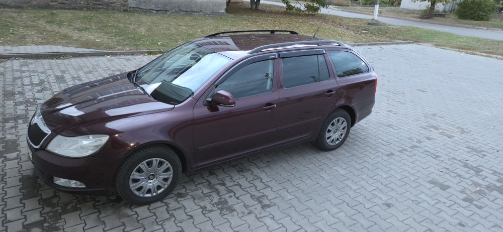 Продаеться Шкода Октавія 1.6tdi автоматична.