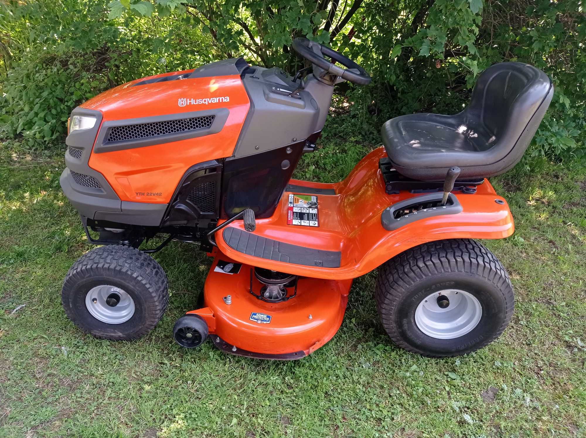 Husqvarna YTH22V42, 22 KM
