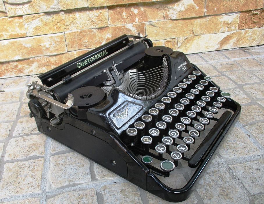 Maquina de escrever antiga – 100 anos