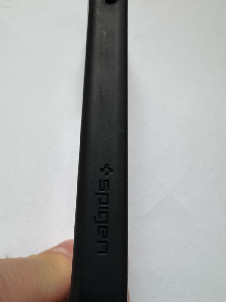 2x etui do iPhone 15 Pro Spigen UNIQ